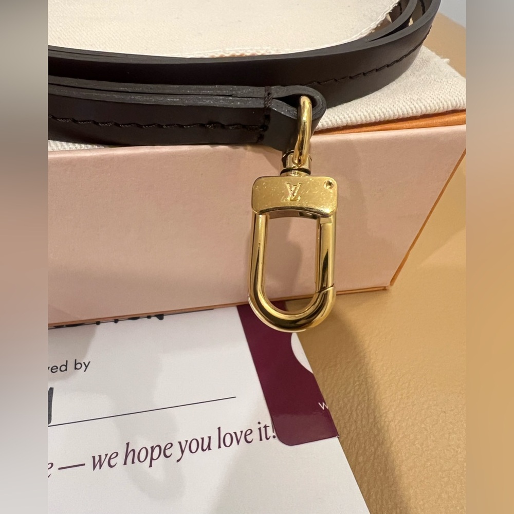 Louis Vuitton Etui Okapi Camera Case Damier PM. - Picture 3 of 11